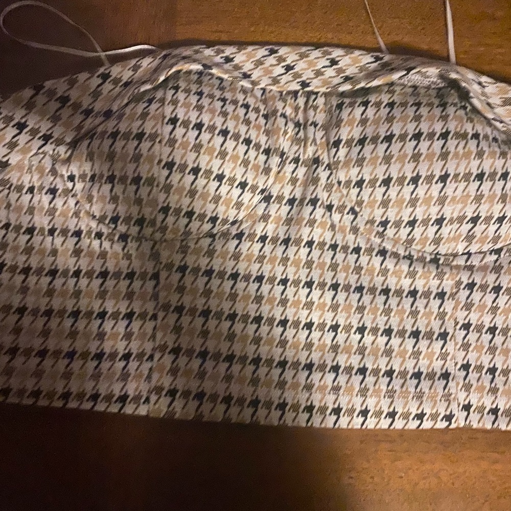 I’m selling a crop top the brand meraki the size large the color multiple browns